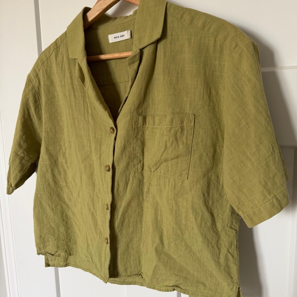 Mod Ref Green Cropped Button Down Shirt Medium Co… - image 2